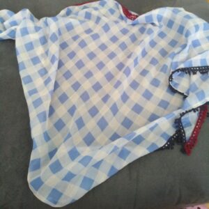 Sciarpa a triangolo bianca e blu a quadretti 120 lati corti 85 cm