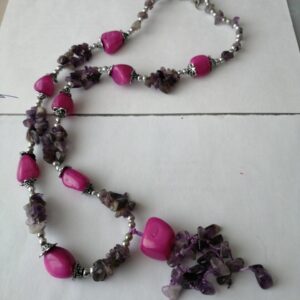 Collana con pietre viola