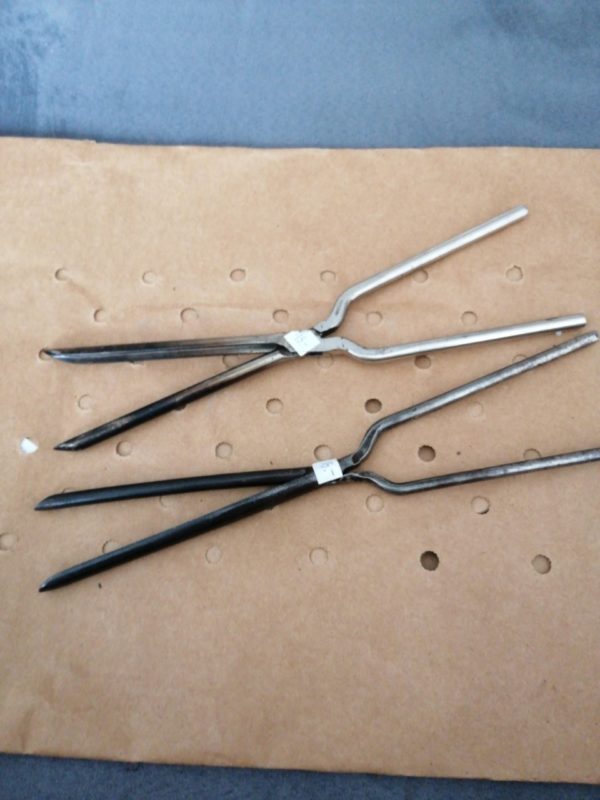 Ferro per stirare capelli/barba 2 pz disponibili risalente circa 1925 in su