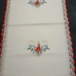Centro tavola in cotone bordato a mano Nuovo color panna misura 44x142