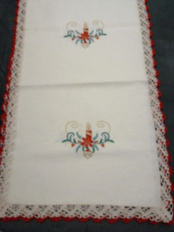 Centro tavola in cotone bordato a mano Nuovo color panna misura 44x142