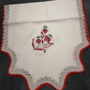 Centrino in cotone bordato a mano Nuovo color panna misura 42x88