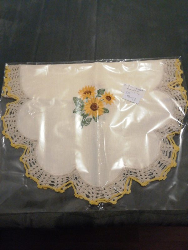Centrino in cotone bordato a mano Nuovo misura 88x43
