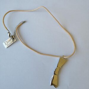 Girocollo con ciondolo color argento