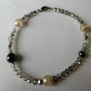 Braccialetto con varie perline