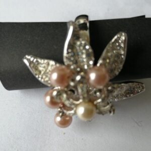 Anello color argento con perline rosa