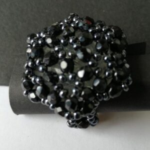 Anello nero con fiore nero