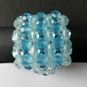 Anello con forma quadrata azzurro