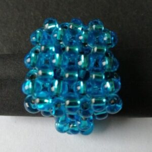 Anello con forma quadrata blu