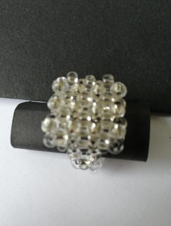 Anello con forma quadrata trasparente