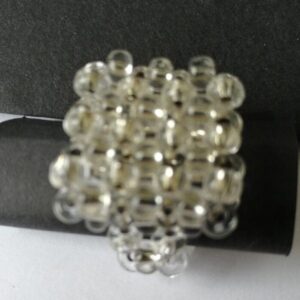 Anello con forma quadrata trasparente