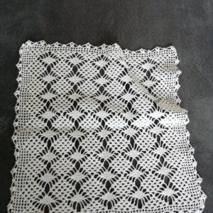 Centrino bianco fatto a mano 30x30 cm disponibili 2 pz