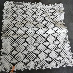 Centrino bianco fatto a mano 30x30 cm disponibili 2 pz