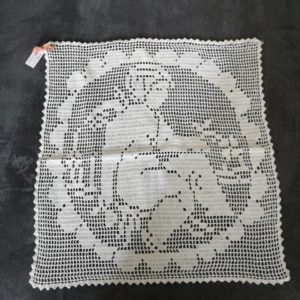 Centrino bianco fatto a mano 35x40 cm disponibili 2 pz