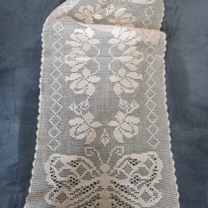 Centro tavola rettangolare beige fatto a mano 110x40 cm