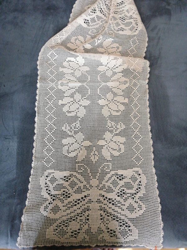 Centro tavola rettangolare beige fatto a mano 110x40 cm