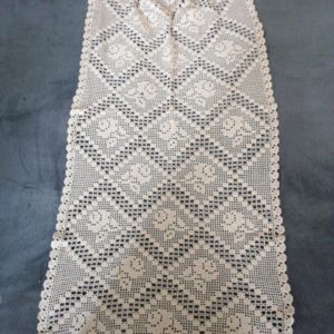Centro tavola rettangolare beige fatto a mano 100x44 cm